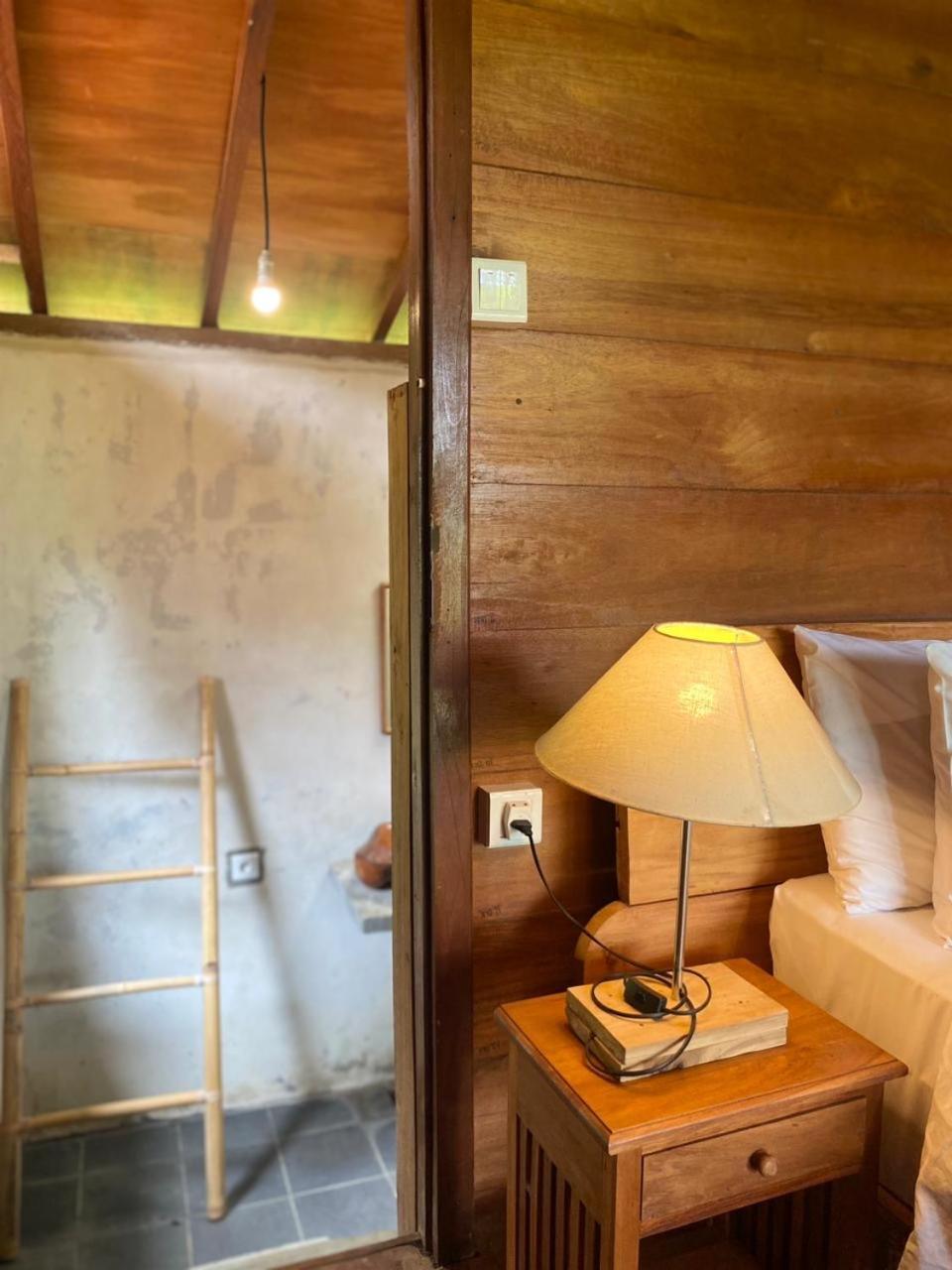 Uma D'Nyuh Homestay Singaraja  Exterior photo
