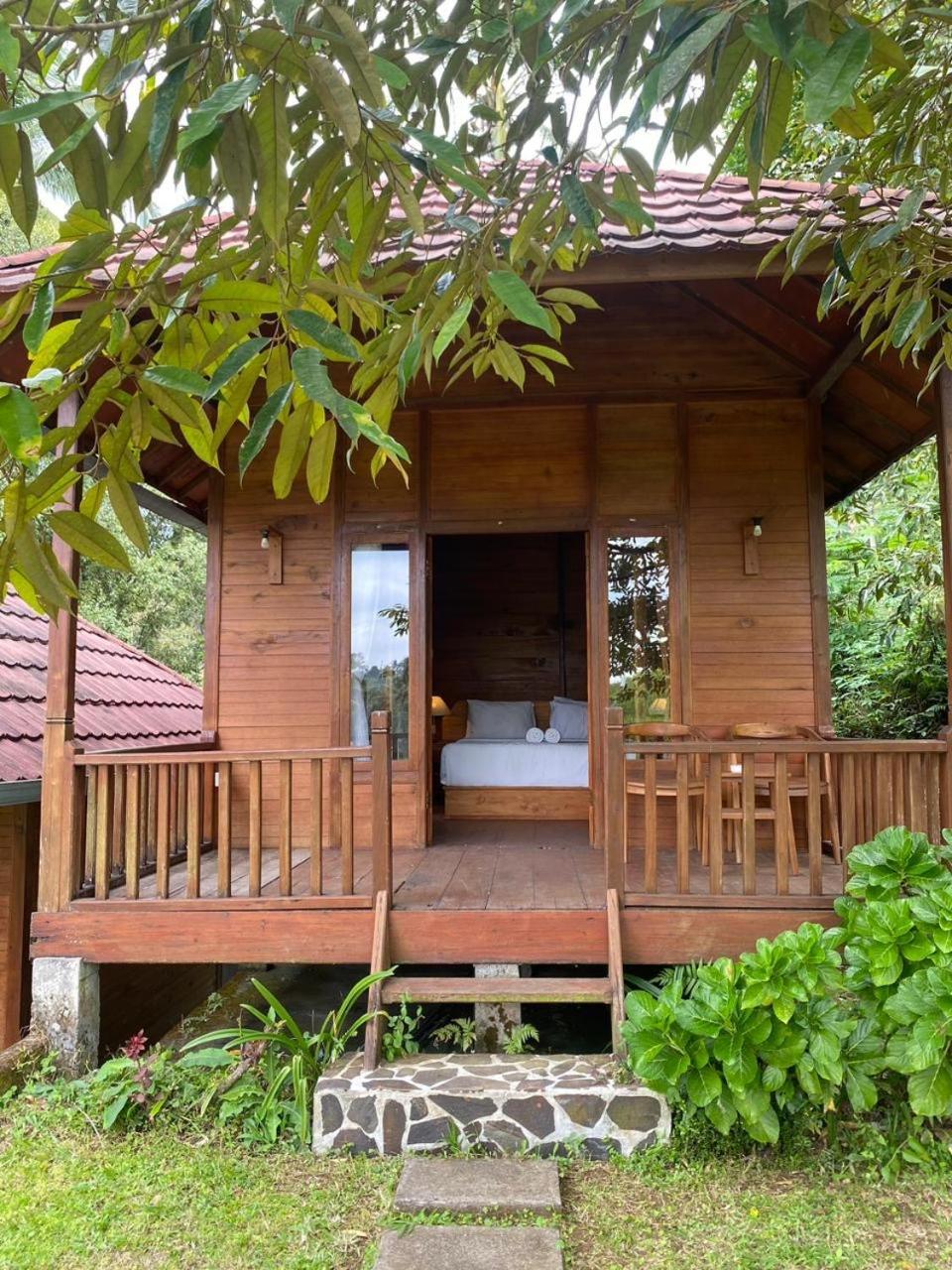 Uma D'Nyuh Homestay Singaraja  Exterior photo