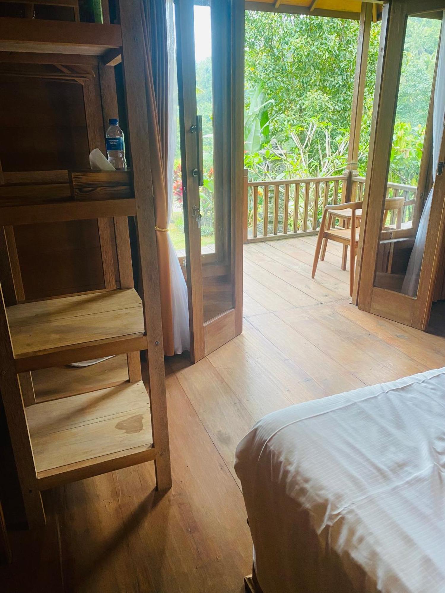 Uma D'Nyuh Homestay Singaraja  Exterior photo